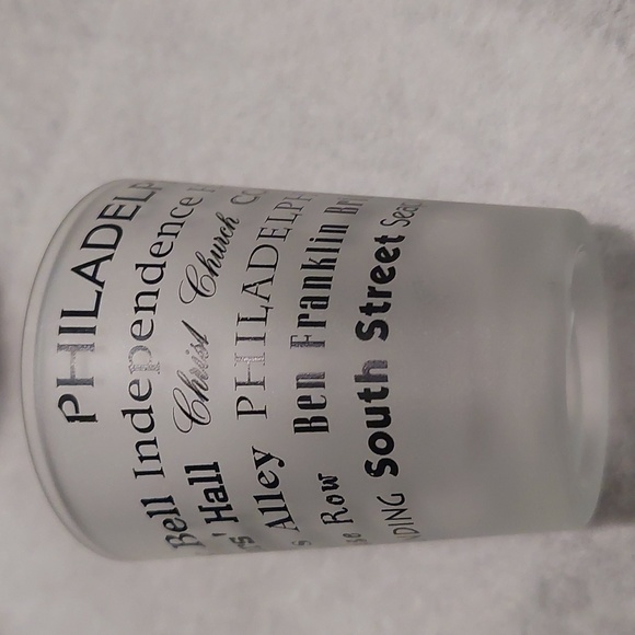 Bundle of 4 Souvenir Shot Glasses - Picture 9 of 10